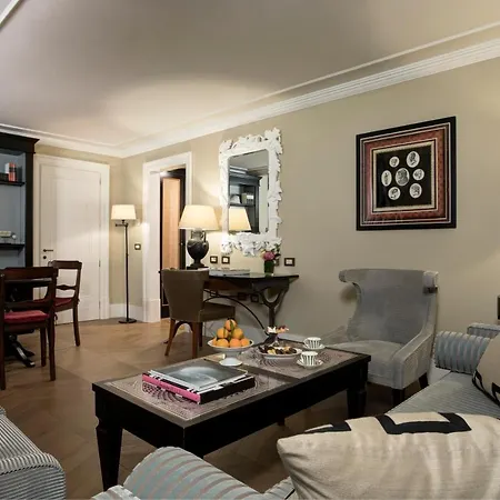 Rocco De La Hotel