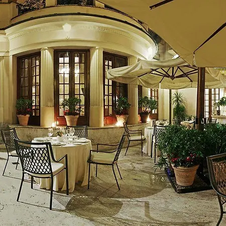 Rocco De La ローマ